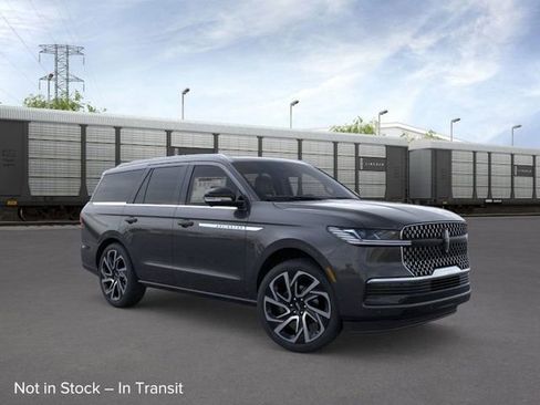 New 2026 Lincoln Navigator Reserve image 2