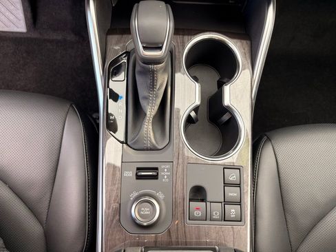 Used 2026 Toyota Highlander Limited image 19