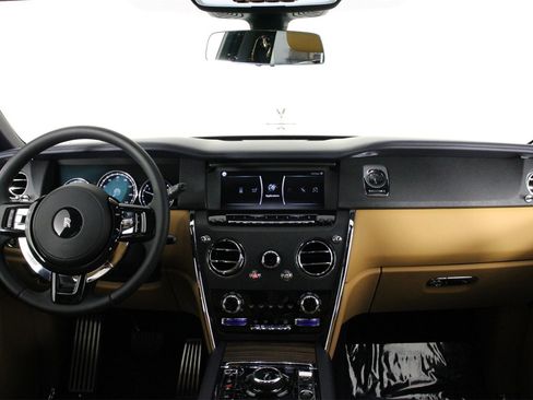 Certified 2024 Rolls-Royce Cullinan image 4