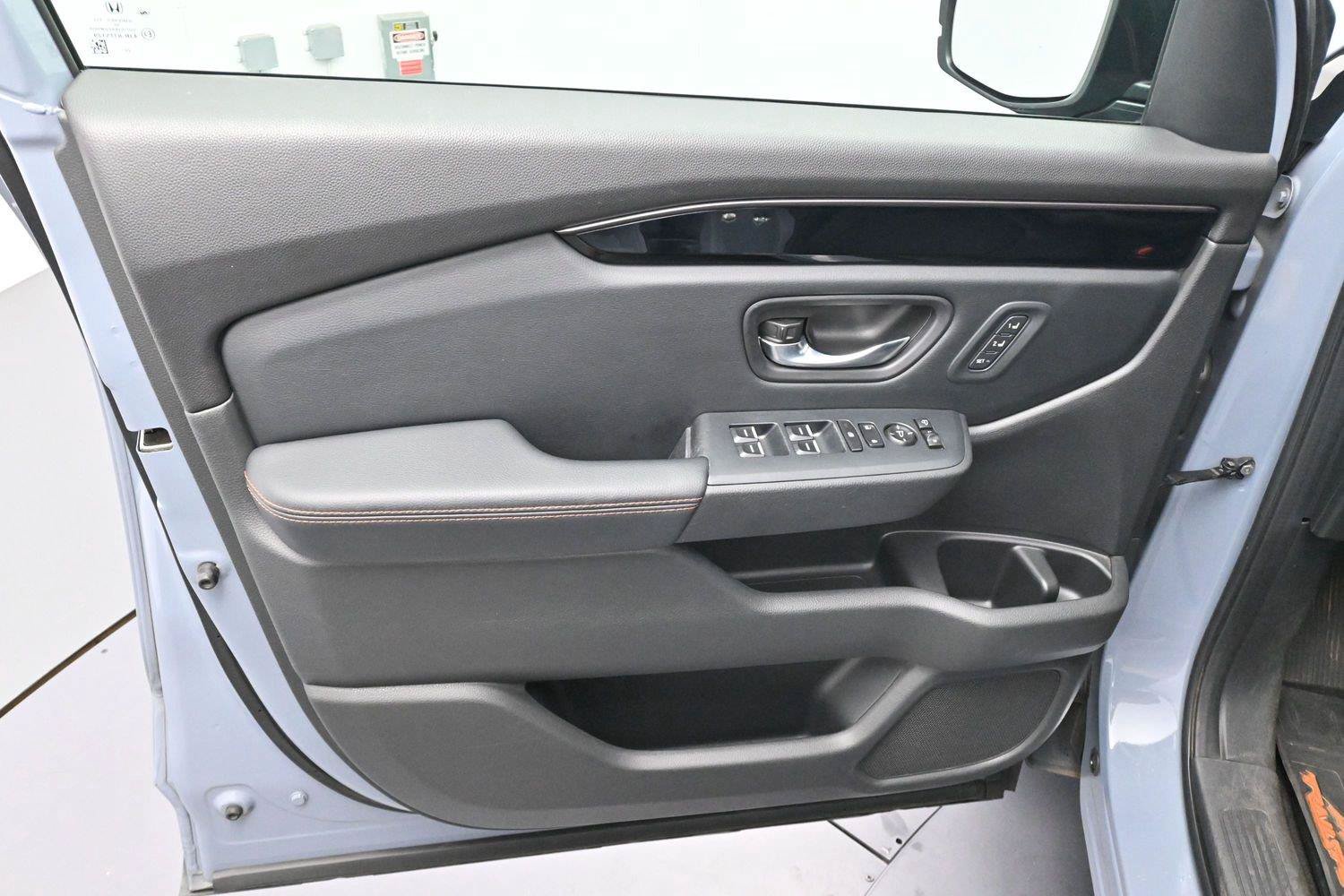 Used 2023 Honda Pilot TrailSport image 9