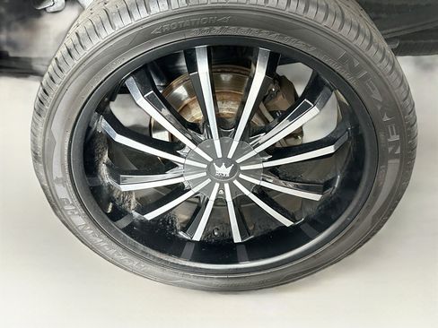 Used 2012 Ford F150 XLT w/ XLT Chrome Pkg RWD image 11