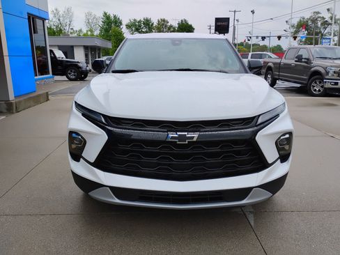 Used 2024 Chevrolet Blazer LT w/ Convenience Package FWD image 11