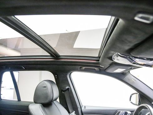 Used 2022 BMW X5 sDrive40i w/ M Sport Package RWD image 18