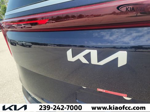 New 2026 Kia Carnival EX FWD image 10