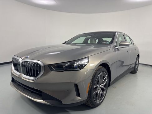 New 2026 BMW 530i xDrive AWD/4WD image 3