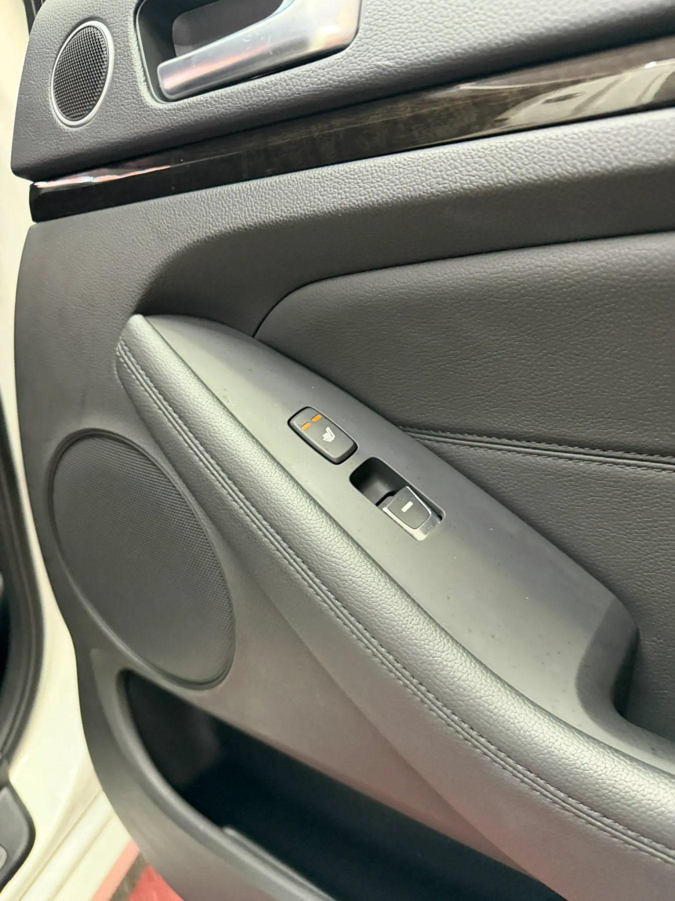 Used 2015 Kia Cadenza Premium w/ Technology Package FWD image 33