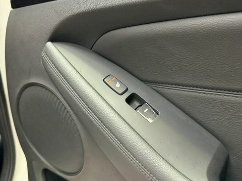 Used 2015 Kia Cadenza Premium w/ Technology Package FWD image 33