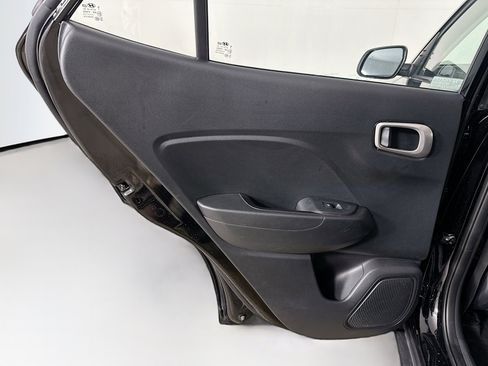 Used 2025 Hyundai Venue SEL image 26