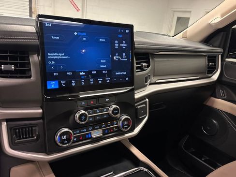 Used 2023 Ford Expedition XLT image 39
