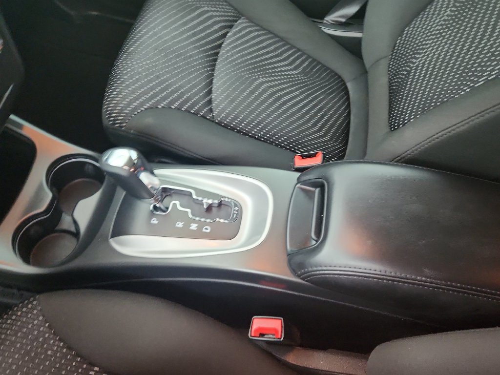 Used 2020 Dodge Journey SE w/ Blacktop Package FWD image 32
