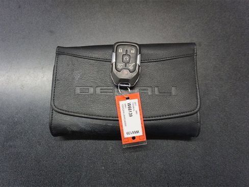 Used 2017 GMC Yukon XL Denali image 18