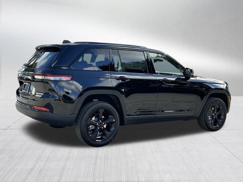 New 2025 Jeep Grand Cherokee Limited w/ Black Appearance Package image 5