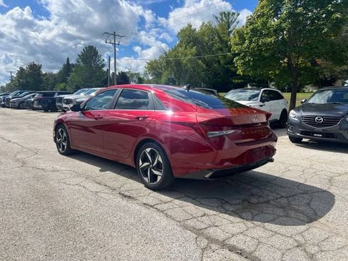 Used 2023 Hyundai Elantra Limited FWD image 5