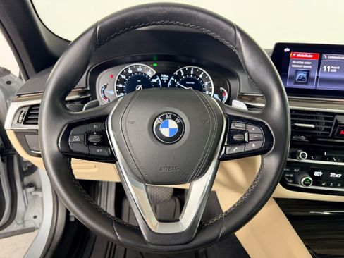 Used 2019 BMW 530i w/ Convenience Package RWD image 11
