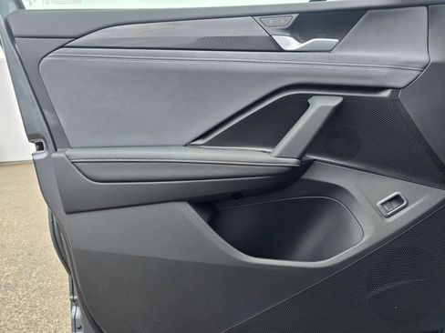 New 2025 Volkswagen Tiguan SE image 29