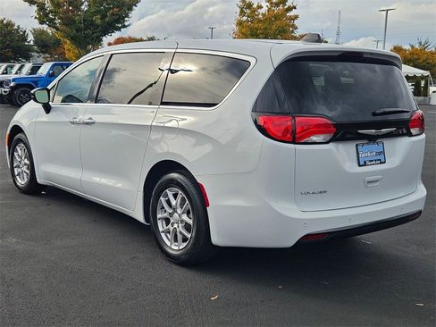 New 2026 Chrysler Voyager LX image 4