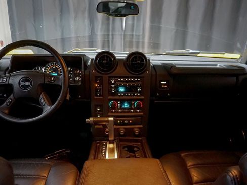 Used 2005 HUMMER H2 w/ Preferred Equipment Group image 10