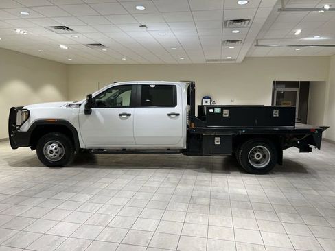 Used 2023 GMC Sierra 3500 Pro w/ Convenience Package AWD/4WD image 2