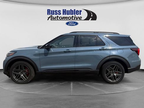 Used 2025 Ford Explorer ST-Line w/ Premium Package image 2