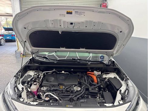 Used 2022 Toyota RAV4 SE w/ Weather & Moonroof Package AWD/4WD image 28