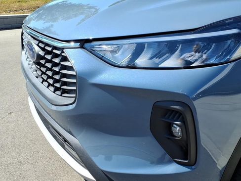 Used 2023 Ford Escape SE image 19