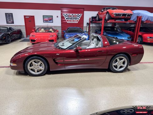 Used 2003 Chevrolet Corvette Coupe w/ Preferred Equipment Group RWD image 2