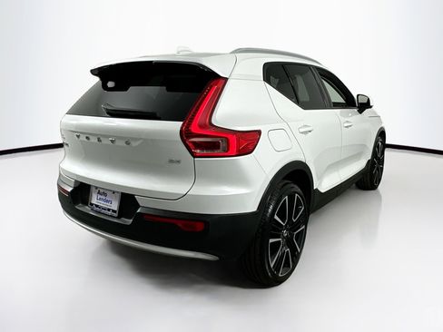 Used 2023 Volvo XC40 B4 Core w/ Convenience Package image 5