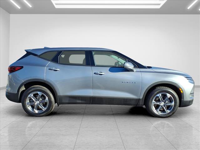 Used 2025 Chevrolet Blazer LT FWD image 12