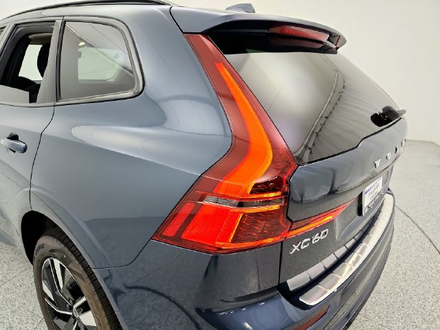 New 2027 Volvo XC60 B5 Core AWD/4WD image 31