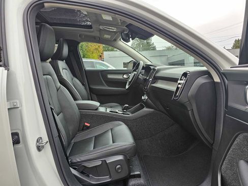 New 2026 Volvo XC40 B5 Core w/ Climate Package image 10