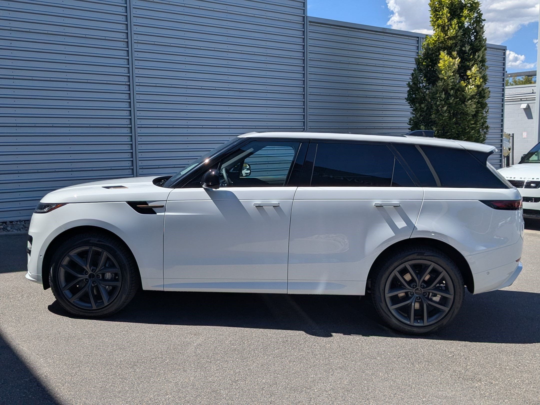 New 2026 Land Rover Range Rover Sport Dynamic SE AWD/4WD image 8