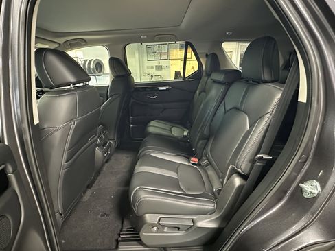 New 2025 Honda Pilot Touring image 9