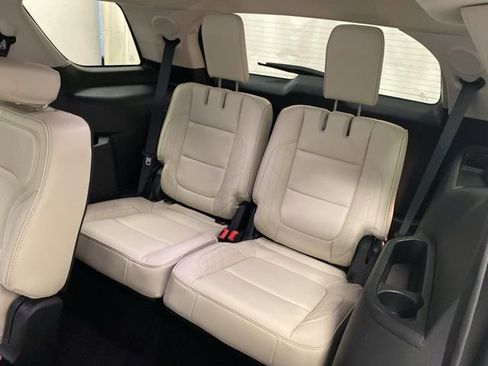 Used 2019 Ford Explorer Platinum image 22