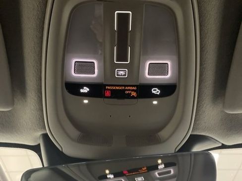 Certified 2025 Volvo XC40 B5 Core image 25