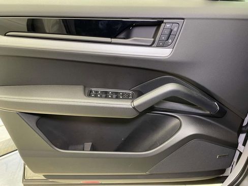 Used 2025 Porsche Cayenne S image 36