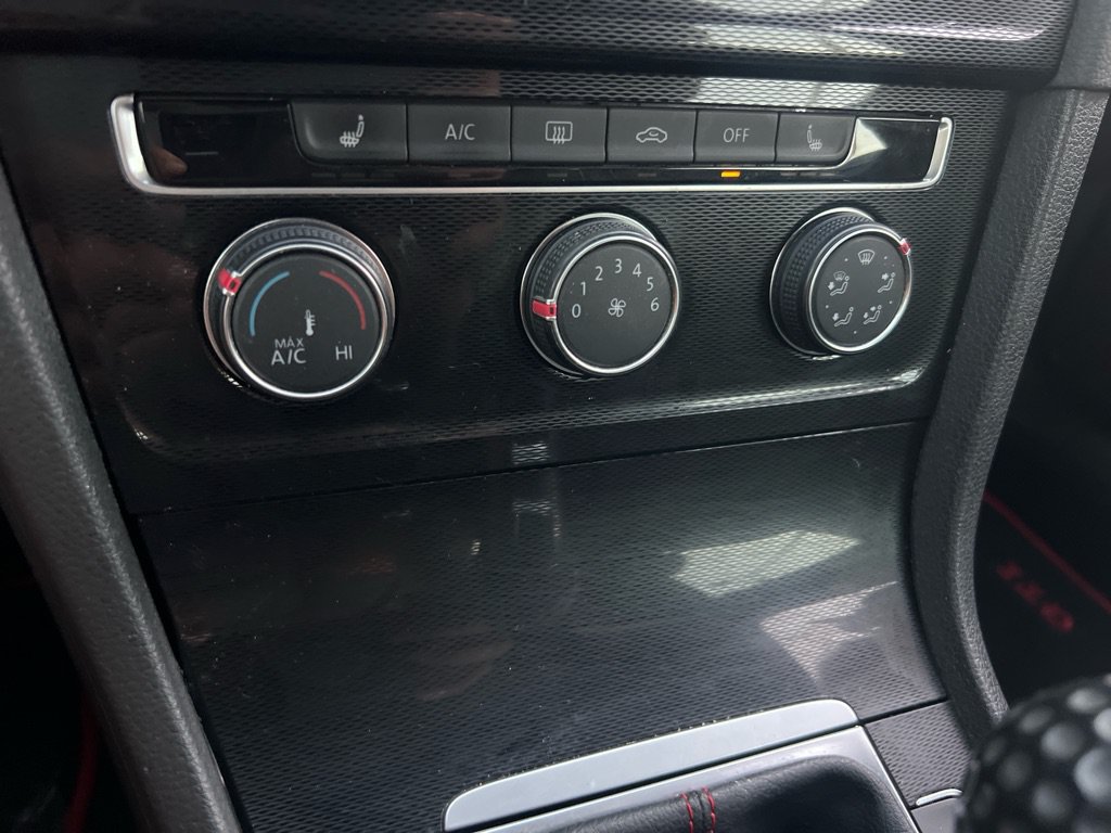 Used 2017 Volkswagen Golf 4-Door FWD image 30