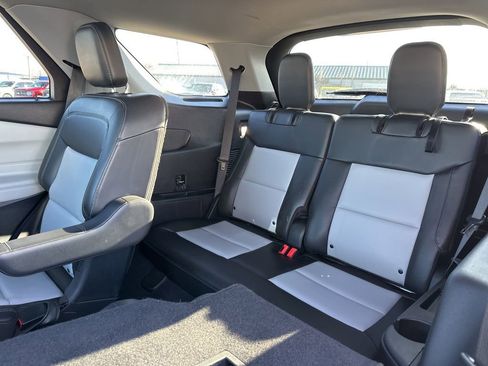 Used 2022 Ford Explorer XLT w/ Equipment Group 202A image 23
