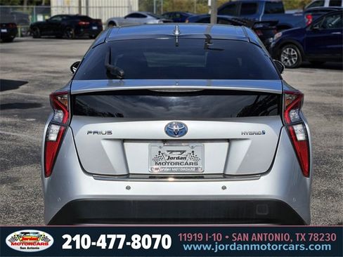 Used 2018 Toyota Prius Three image 4