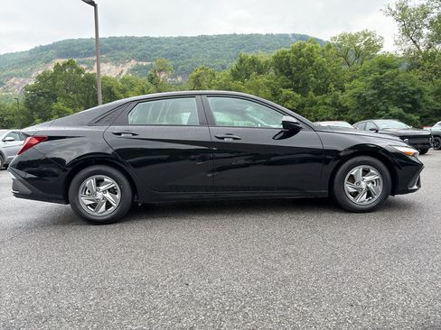 Certified 2024 Hyundai Elantra SE FWD image 26
