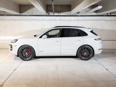 Used 2025 Porsche Cayenne GTS AWD/4WD image 2