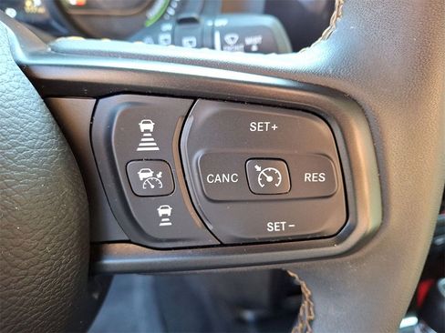 Used 2024 Jeep Wrangler Unlimited w/ Convenience Group image 18