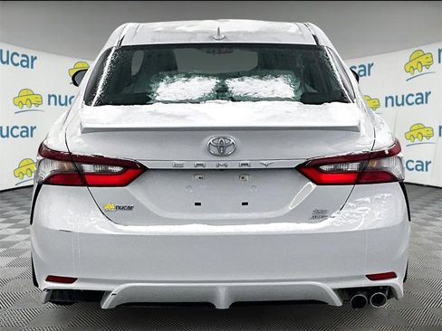 Used 2022 Toyota Camry SE image 5