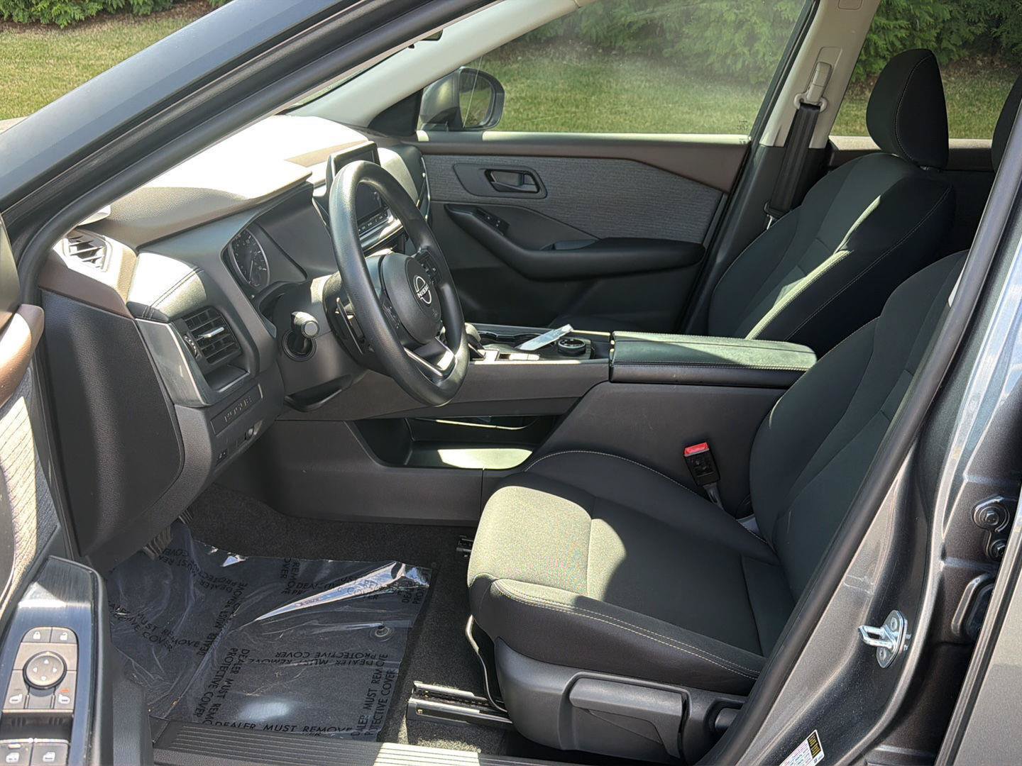 Used 2023 Nissan Rogue S AWD/4WD image 9