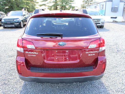 Used 2011 Subaru Outback 3.6R Limited w/ PWR Moonroof Pkg image 8