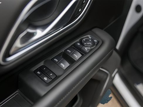 Used 2024 Chevrolet Tahoe Z71 w/ Off-Road Capability Package image 27