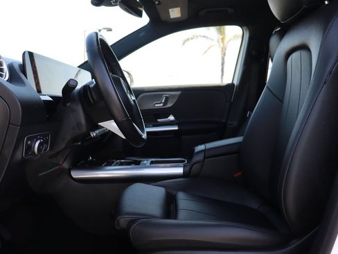 Used 2025 Mercedes-Benz GLA 250 image 12