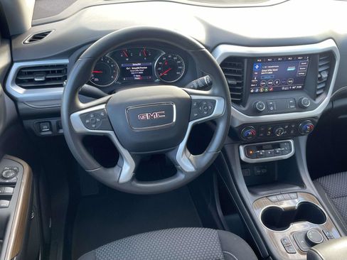 Used 2023 GMC Acadia SLE w/ Driver Convenience Package image 5