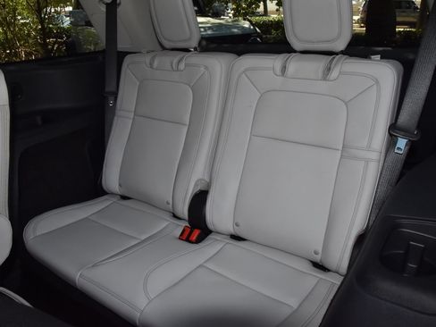 Certified 2026 Lincoln Aviator Reserve AWD/4WD image 15
