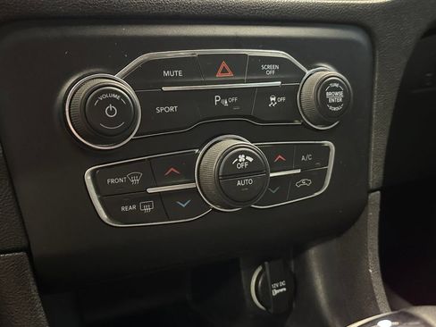 Used 2017 Dodge Charger R/T w/ Plus Group RWD image 15
