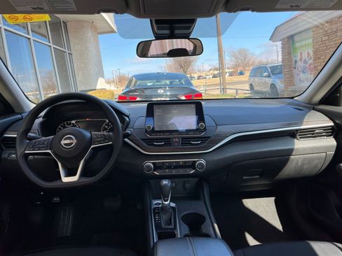 Used 2025 Nissan Altima 2.5 SV image 33